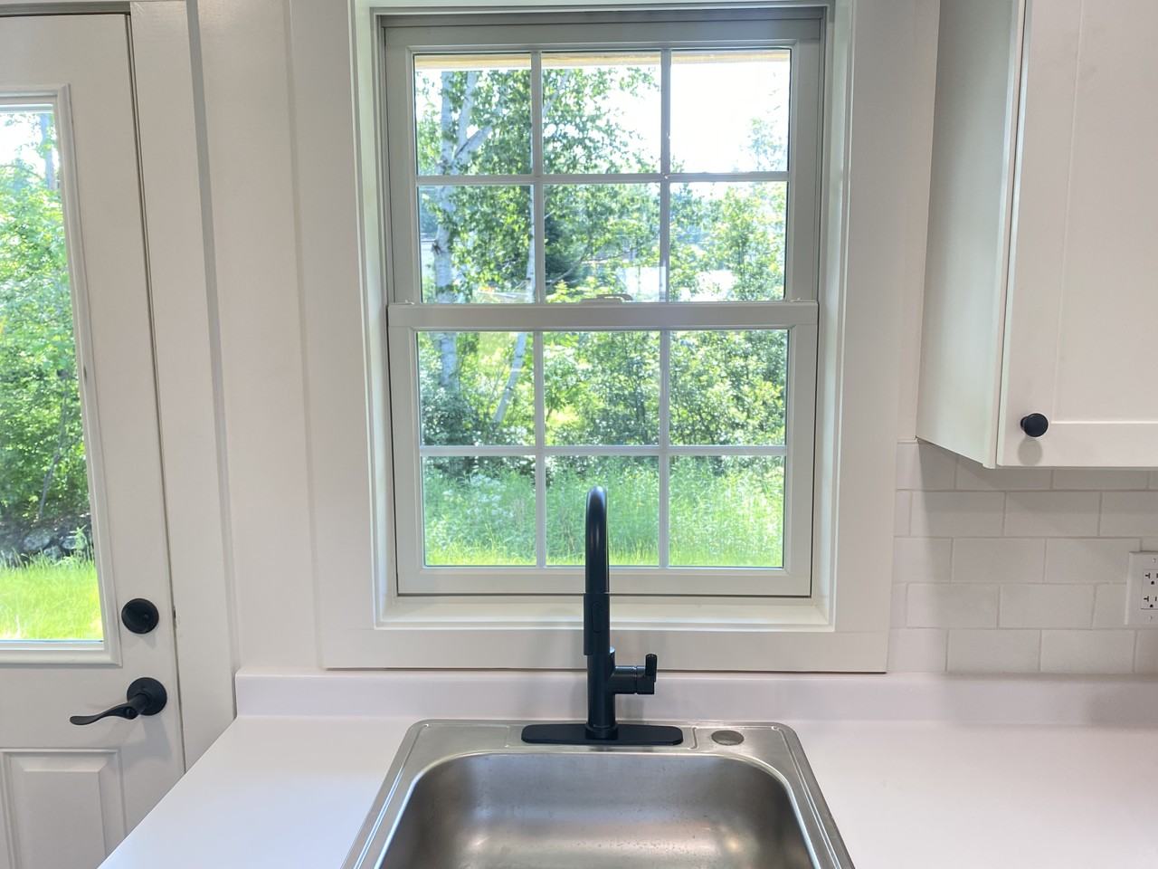 160 Bronson St - Photo 4 of 9