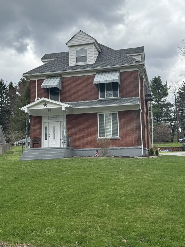 637 Spring St - Photo 2 of 12