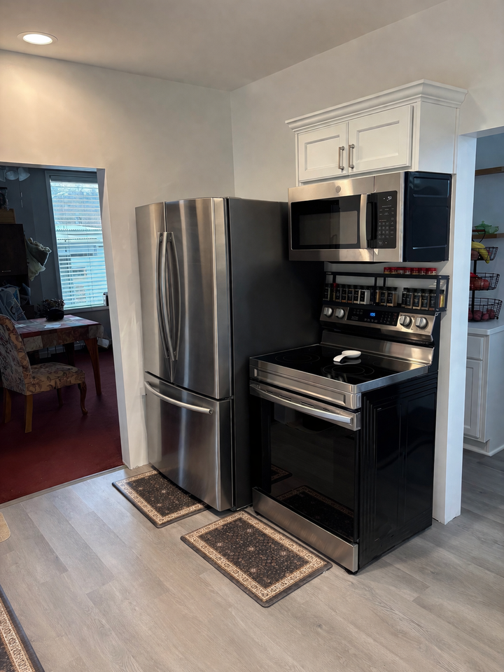 637 Spring St - Photo 4 of 12