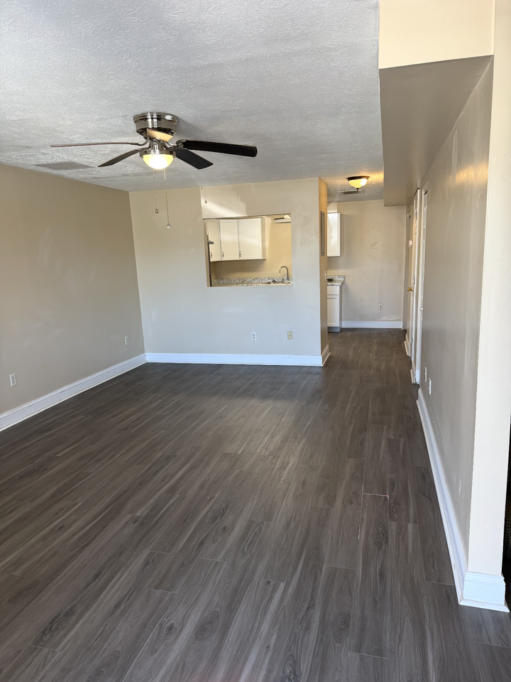 100 Rockcastle St #4 - Photo 2 of 9