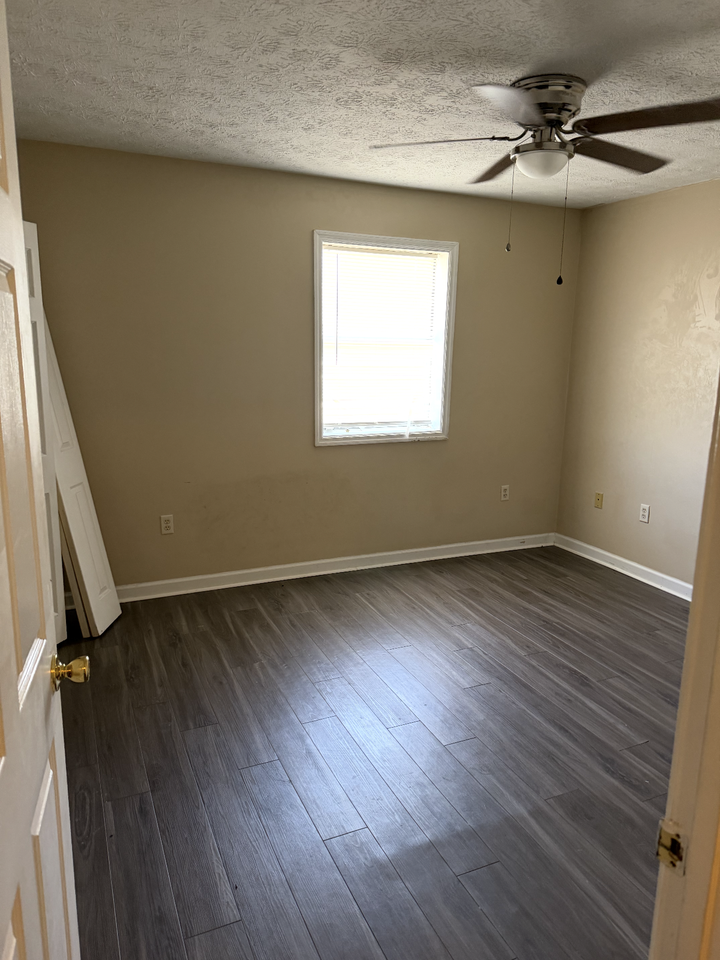 100 Rockcastle St #4 - Photo 4 of 9