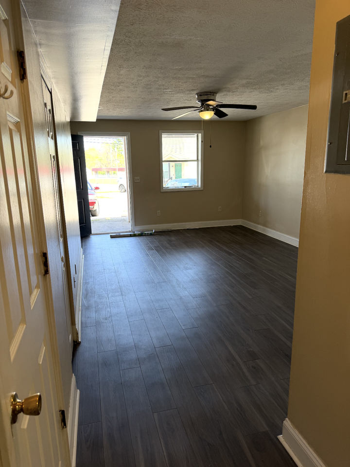 100 Rockcastle St #4 - Photo 7 of 9