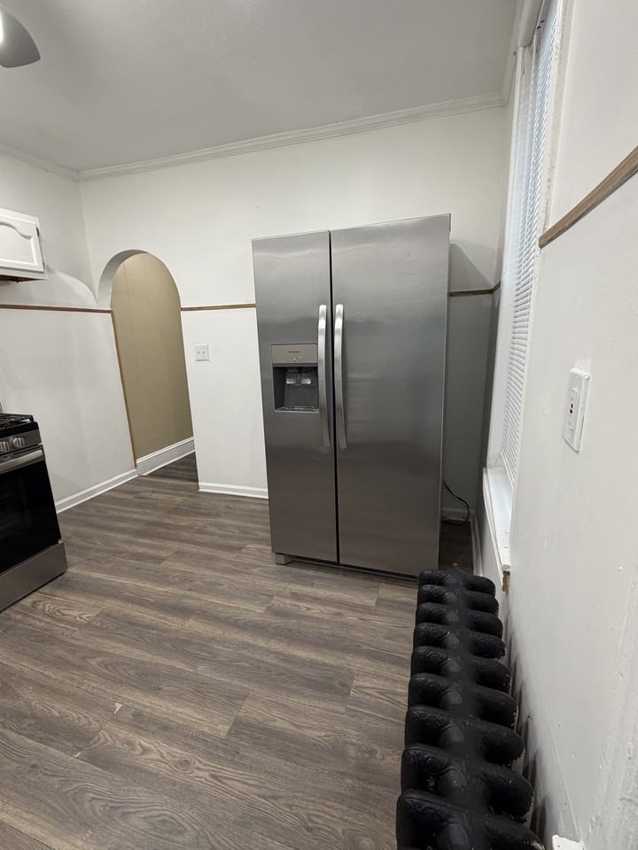 1815 W 2nd St - Photo 2 of 14