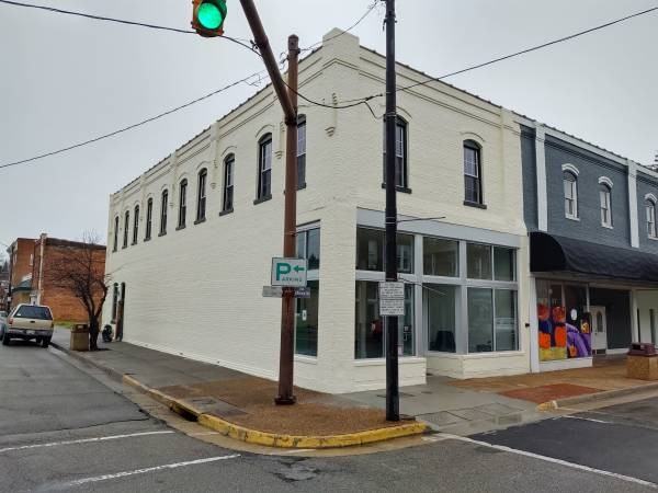 204 Jefferson Ave N #B - Photo 2 of 11