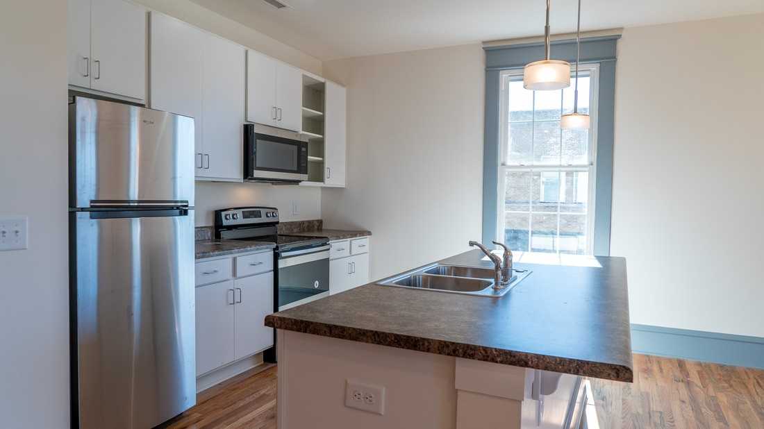 204 Jefferson Ave N #B - Photo 7 of 11