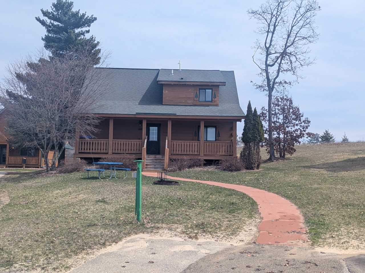 725 Skatepark Ct - Photo 2 of 16