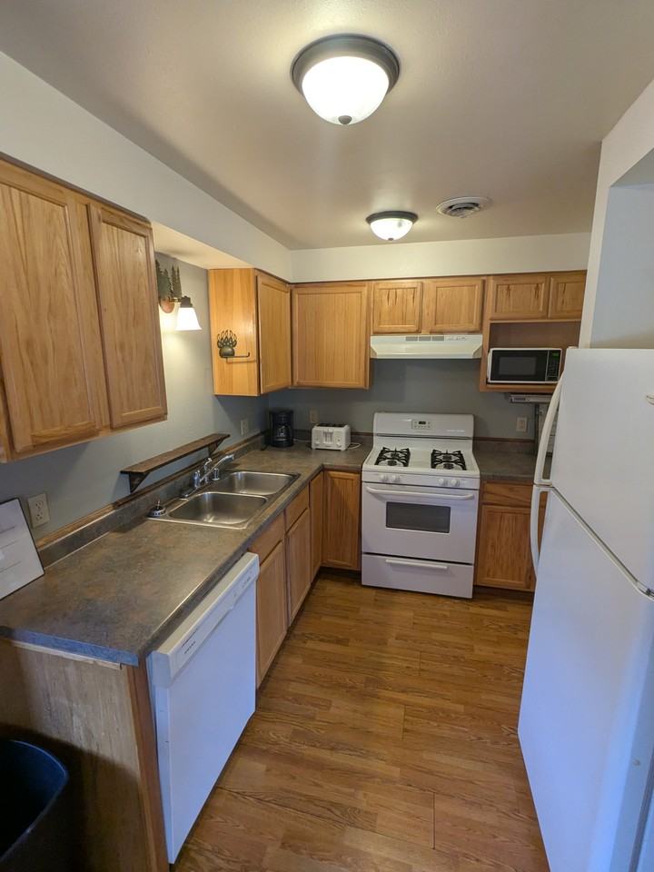 725 Skatepark Ct - Photo 6 of 16