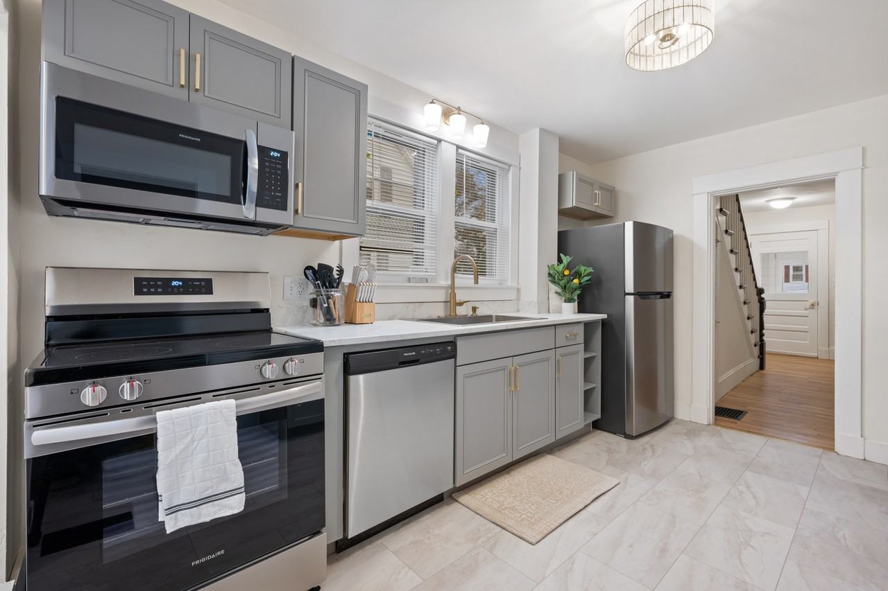 34 Allen St - Photo 2 of 21