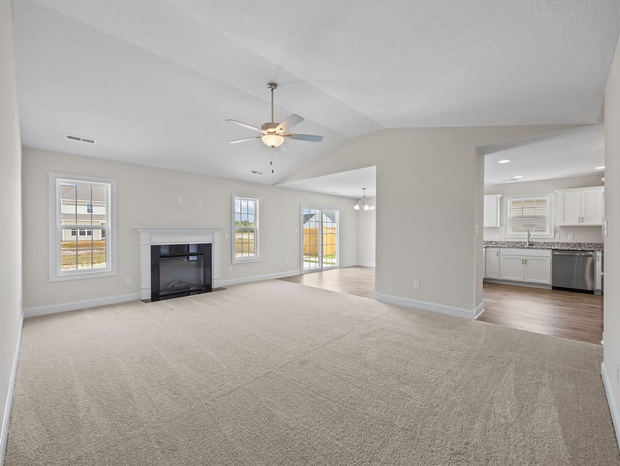 432 Montgomery Dr - Photo 6 of 12