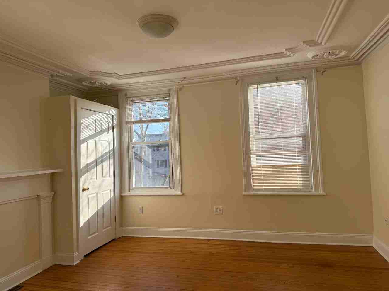 25 Bleecker Pl #1 - Photo 4 of 8