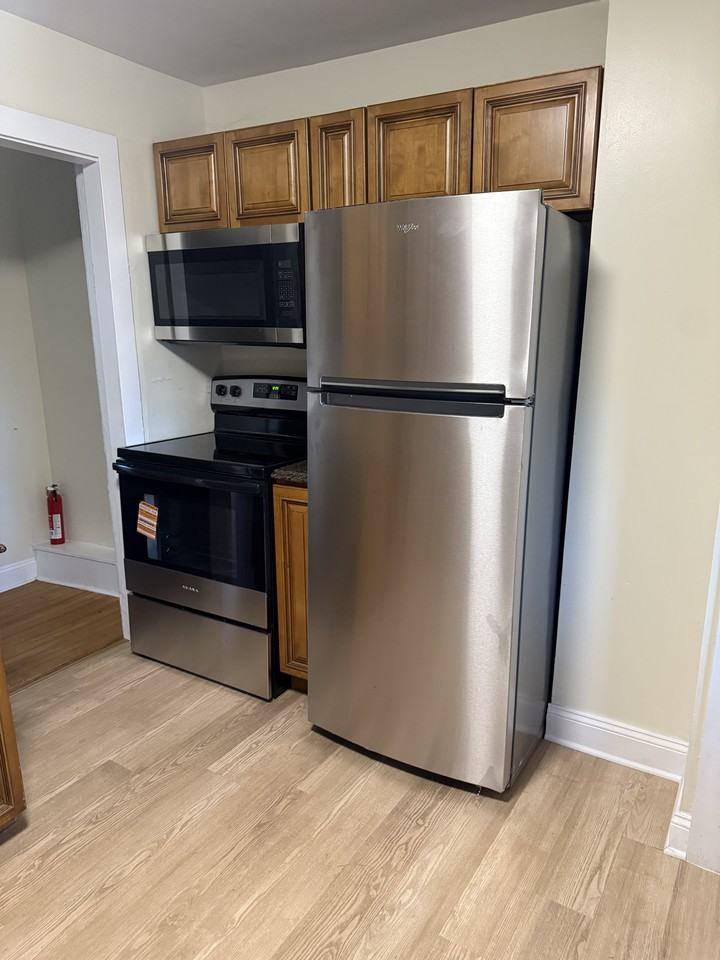 25 Bleecker Pl #1 - Photo 5 of 8