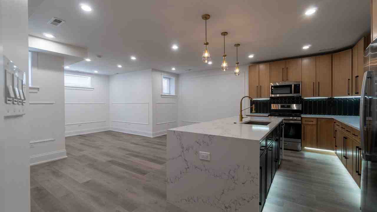 4745 4745 N Beacon  - 4747 N Beacon St. - Garden North - Photo 3 of 47