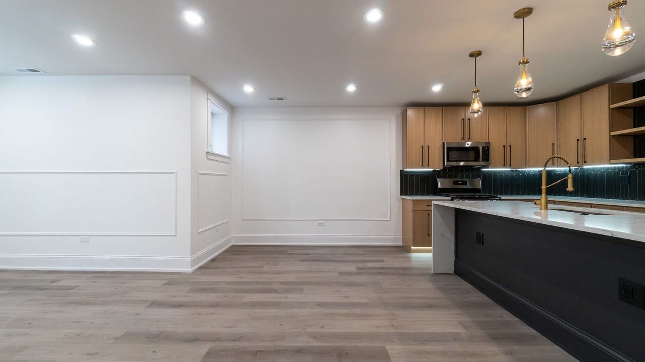 4745 4745 N Beacon  - 4747 N Beacon St. - Garden North - Photo 4 of 47