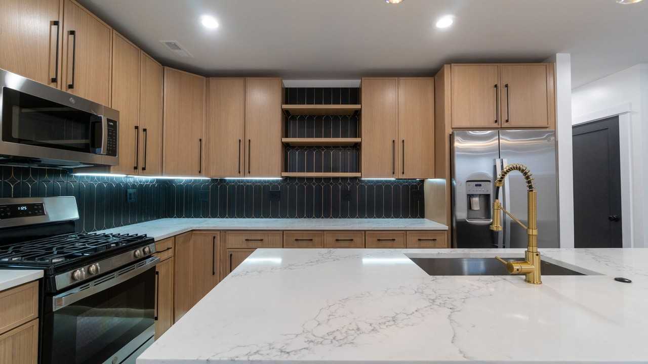 4745 4745 N Beacon  - 4747 N Beacon St. - Garden North - Photo 5 of 47