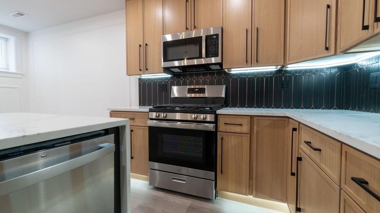 4745 4745 N Beacon  - 4747 N Beacon St. - Garden North - Photo 6 of 47