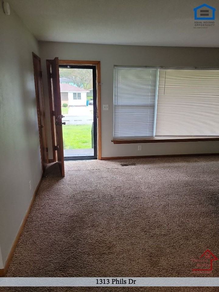 1313 Phils Dr - Photo 4 of 18