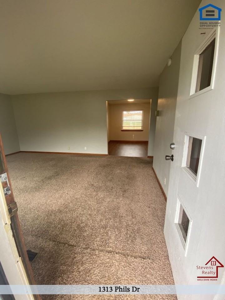 1313 Phils Dr - Photo 6 of 18