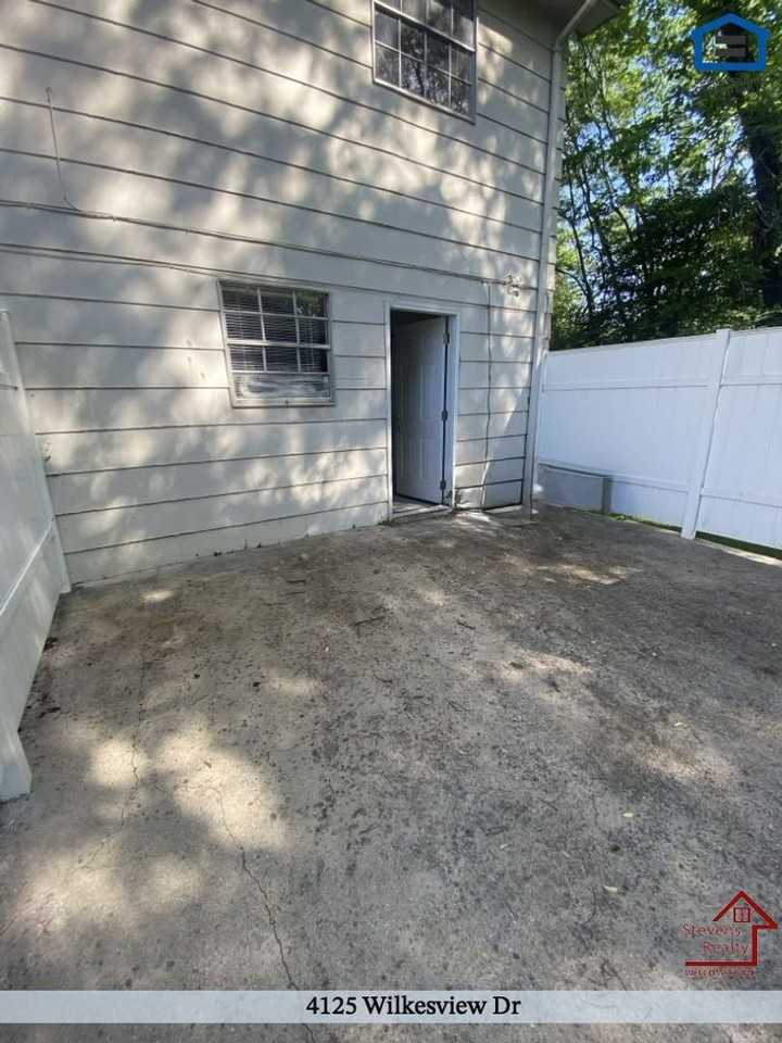 4125 Wilkesview Dr - Photo 3 of 37