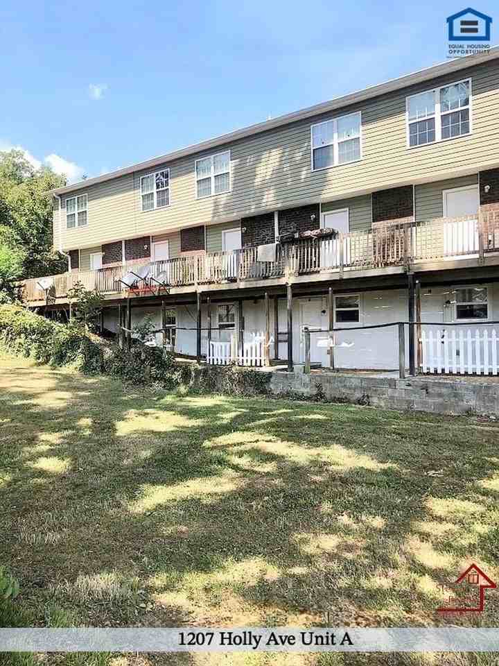 1207 Holly Ave #A - Photo 3 of 47