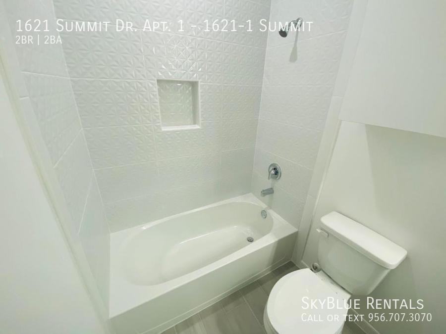 1621 W Sumitt Dr Apt 1 - Photo 5 of 12