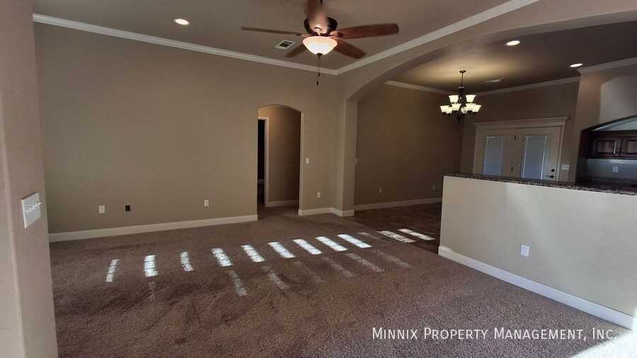 7904 Legacy Pkwy - Photo 2 of 27