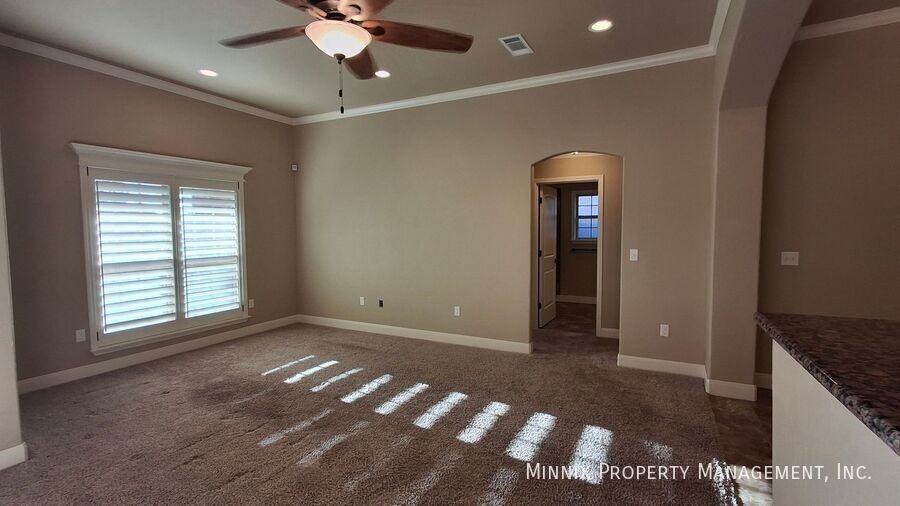 7904 Legacy Pkwy - Photo 3 of 27