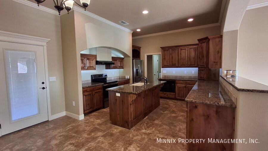 7904 Legacy Pkwy - Photo 5 of 27