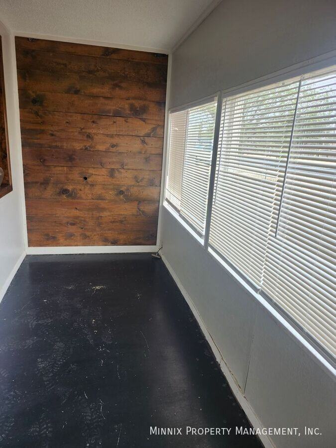 6122 Avenue P - Photo 4 of 7