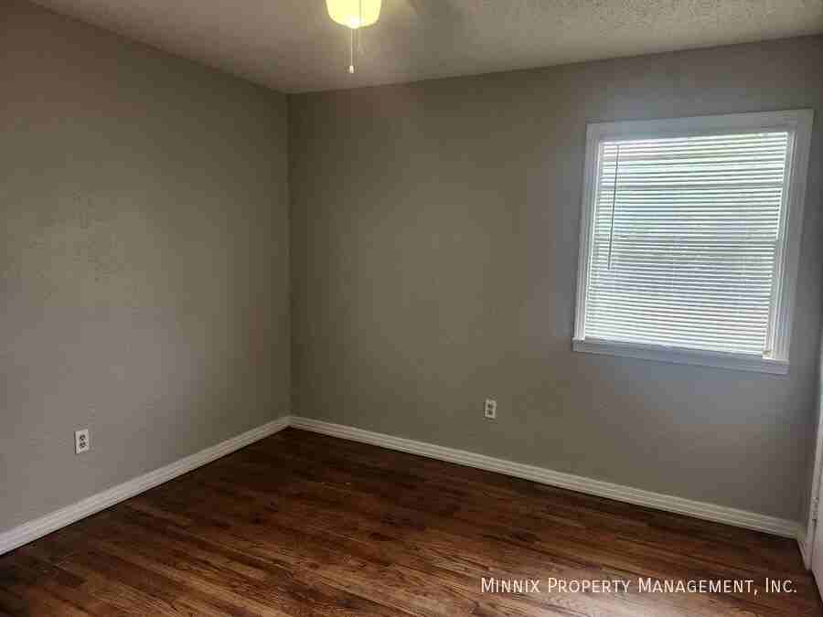 6122 Avenue P - Photo 6 of 7