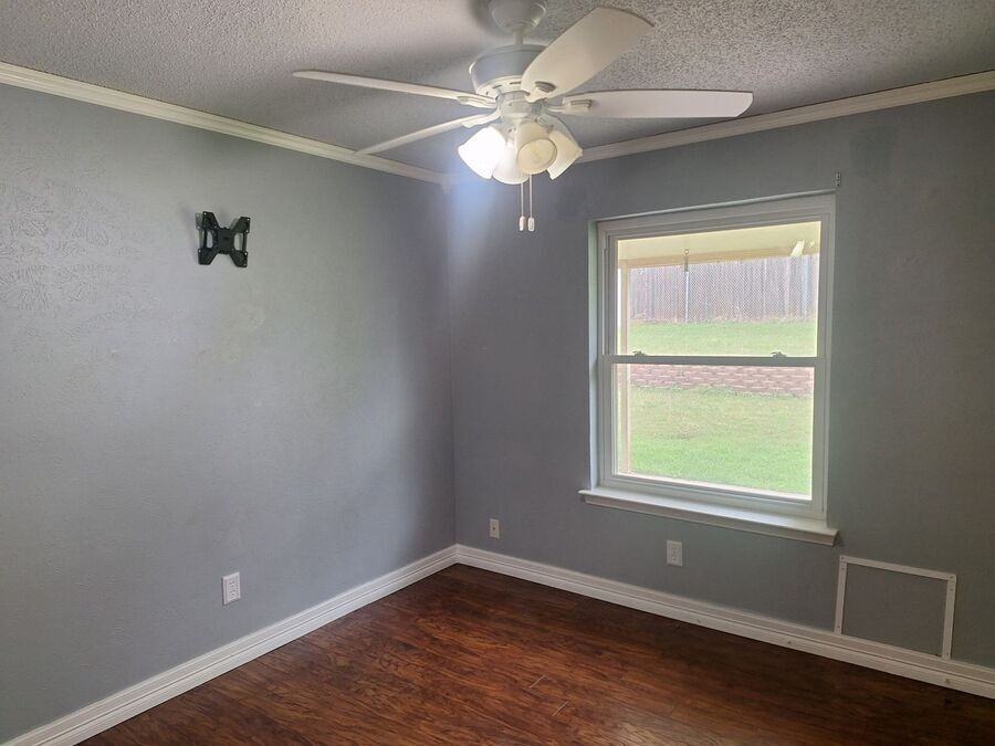 209 Hudson Ave - Photo 6 of 17