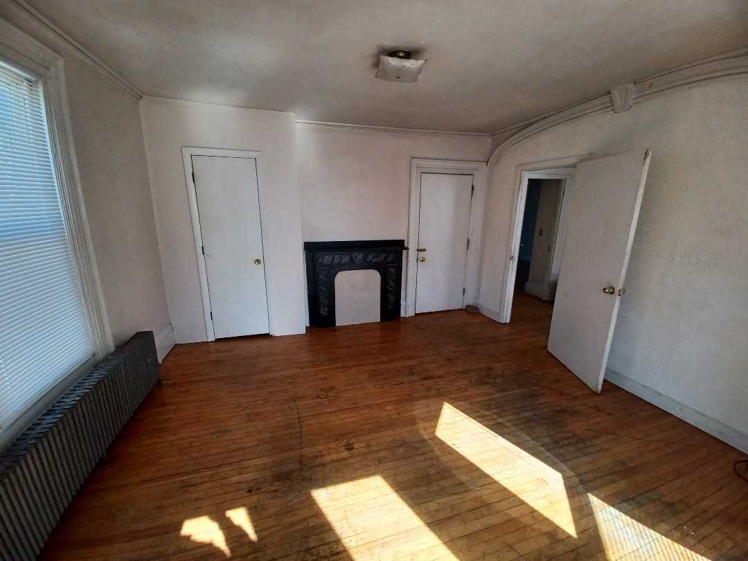 427 Essex St #1 - Photo 2 of 10