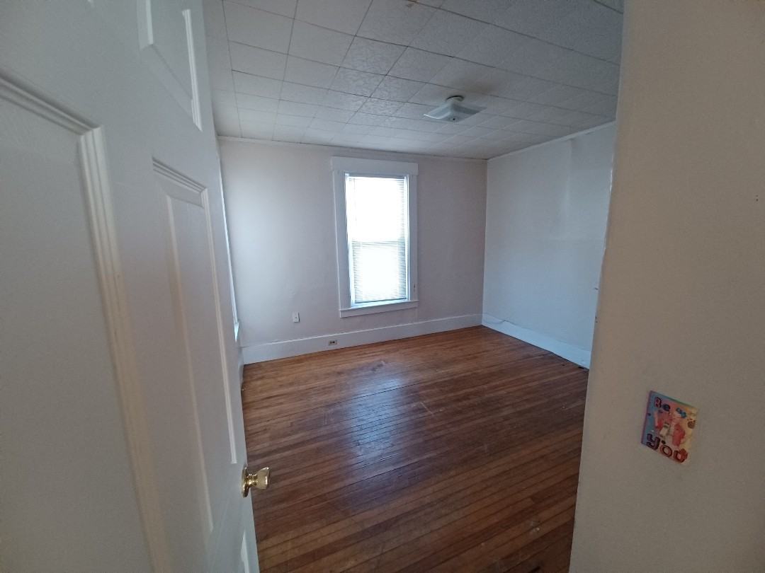 427 Essex St #1 - Photo 3 of 10