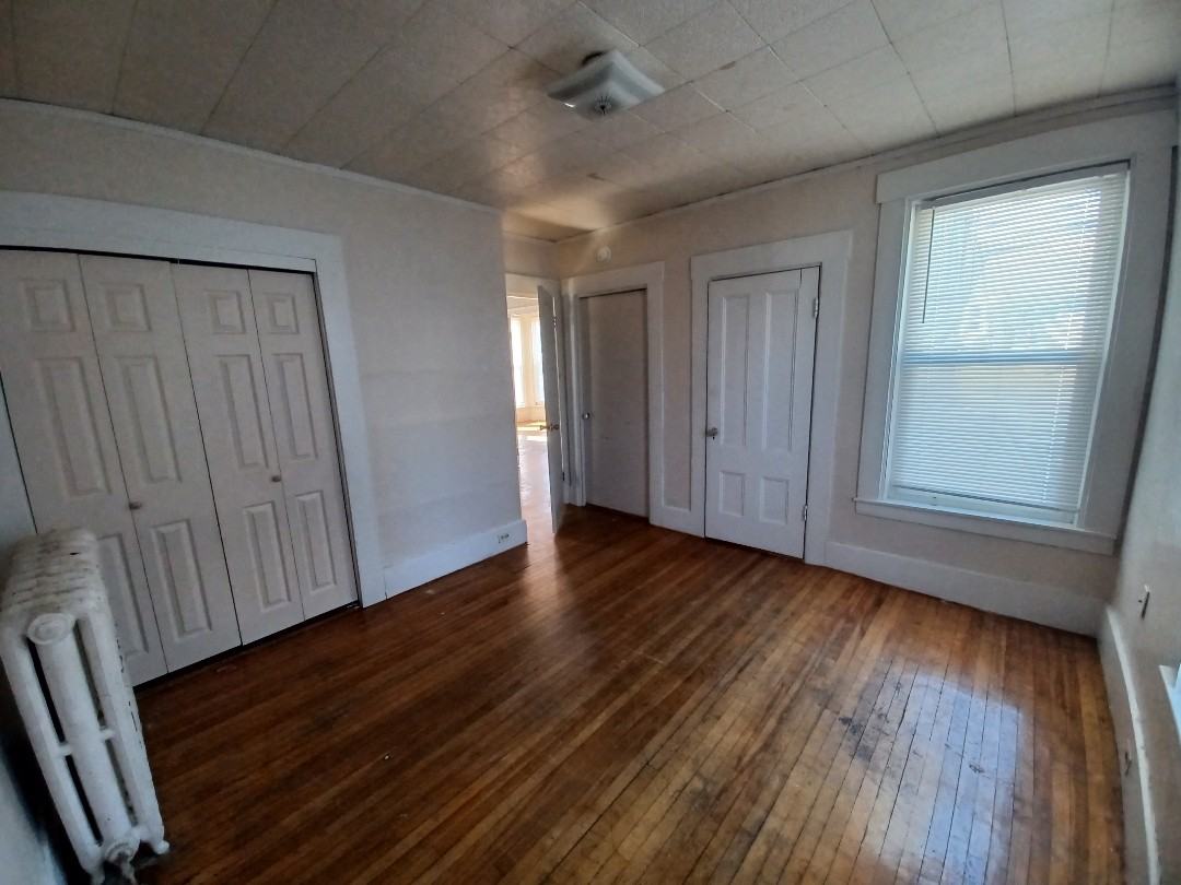 427 Essex St #1 - Photo 4 of 10