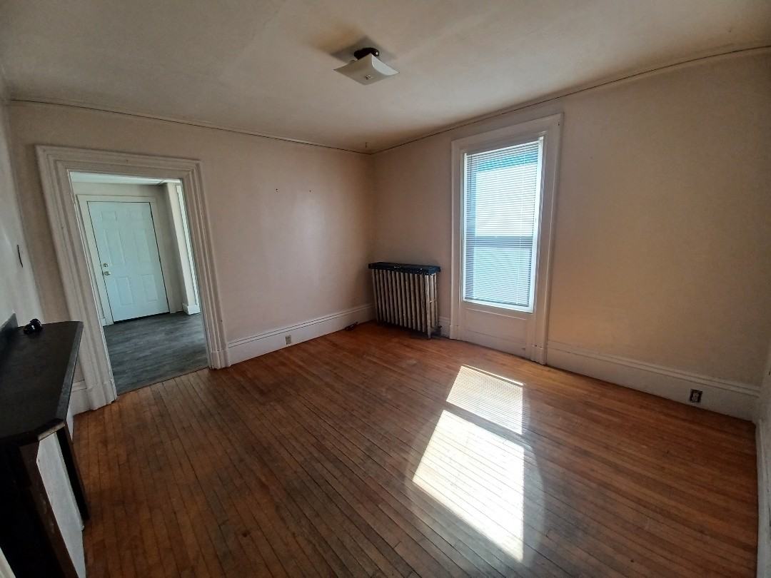 427 Essex St #1 - Photo 5 of 10