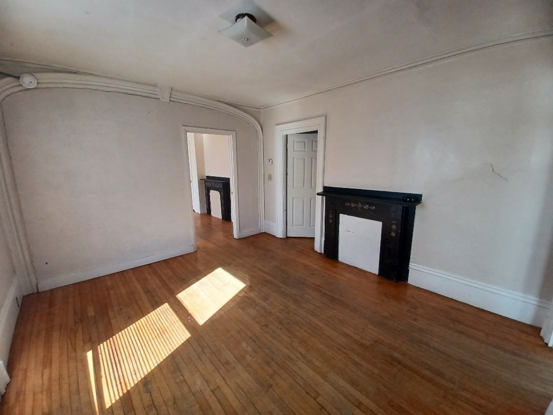 427 Essex St #1 - Photo 6 of 10