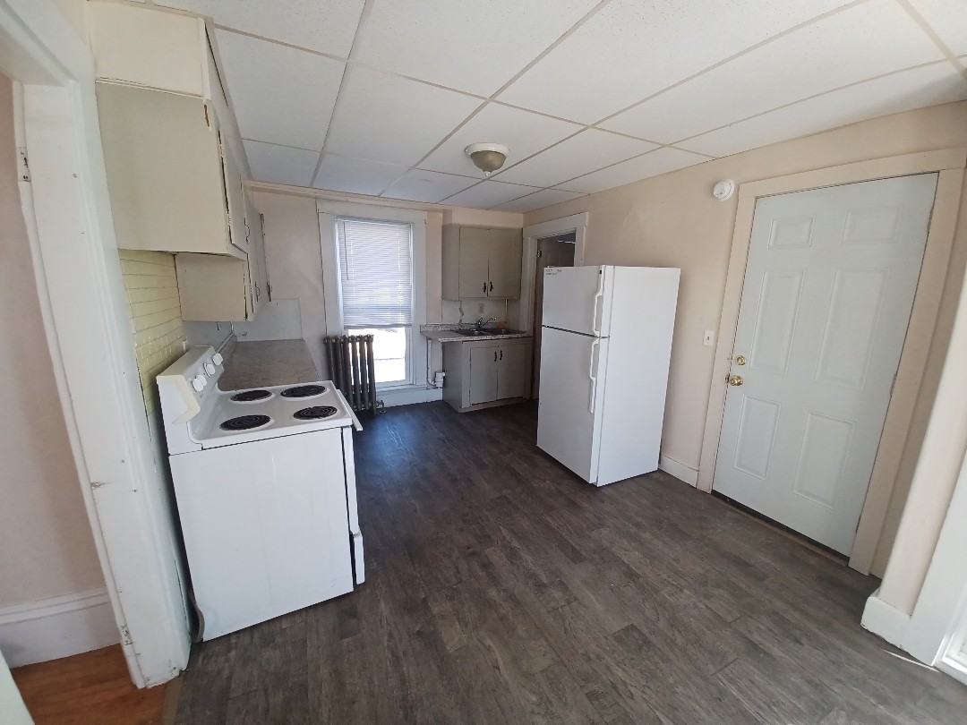 427 Essex St #1 - Photo 7 of 10