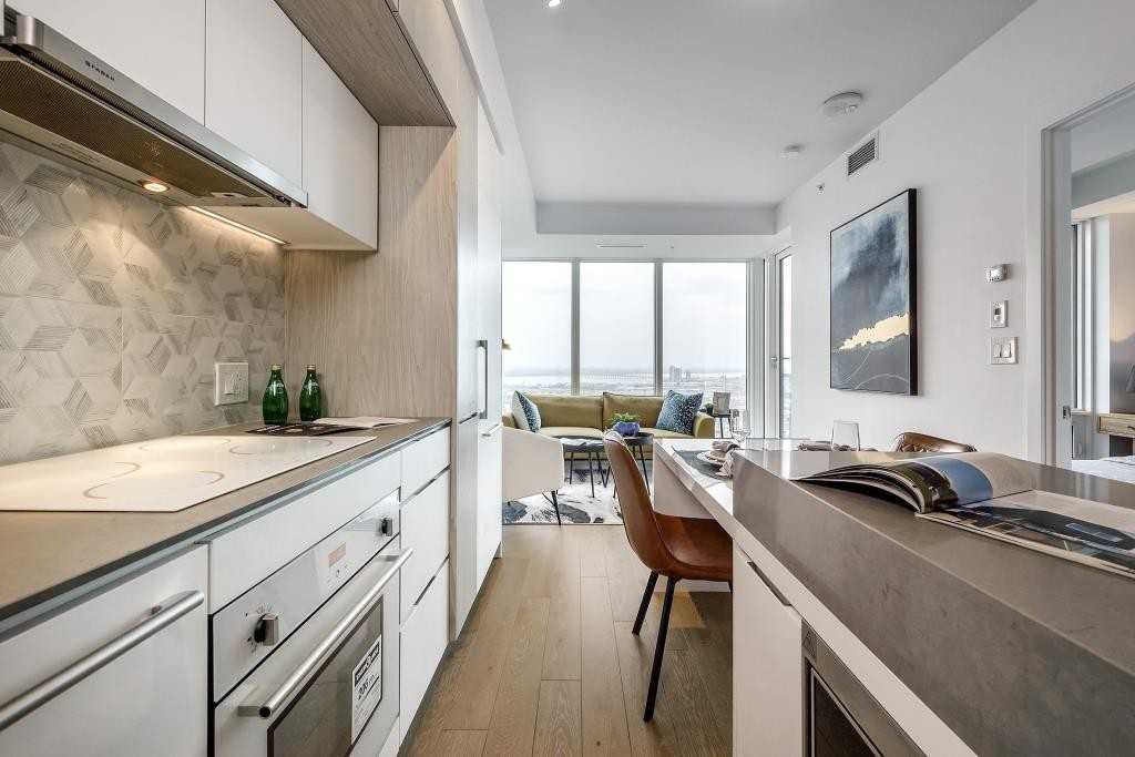 1188 Rue Saint-Antoine Ouest #4103 - Photo 2 of 50