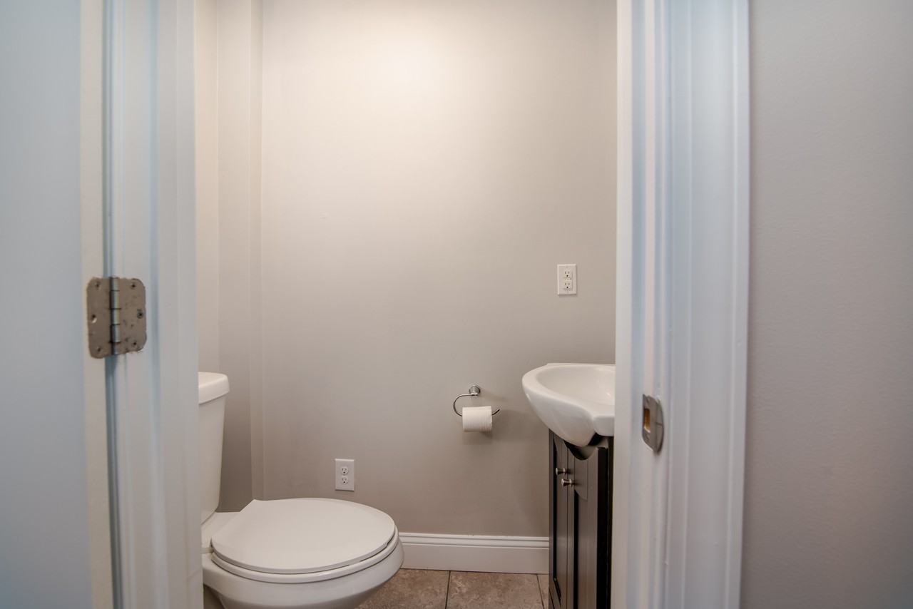 148 Warwick St - Photo 7 of 16