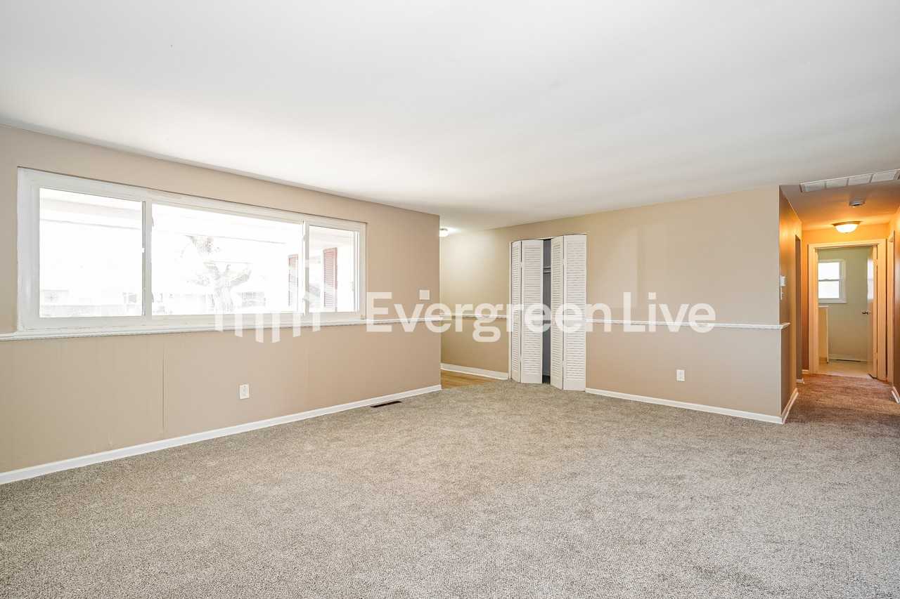 6868 Gilette Dr - Photo 3 of 15