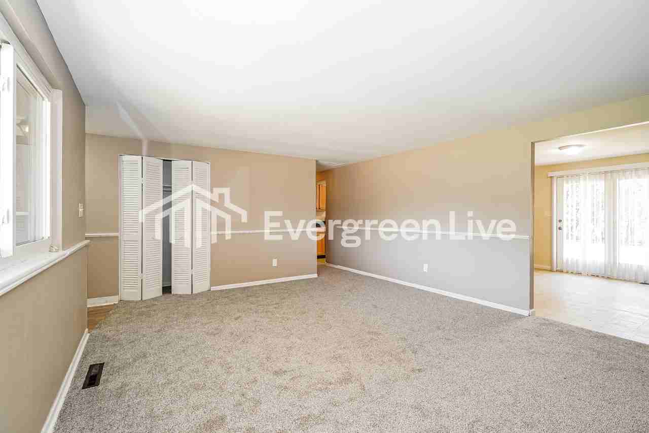 6868 Gilette Dr - Photo 4 of 15