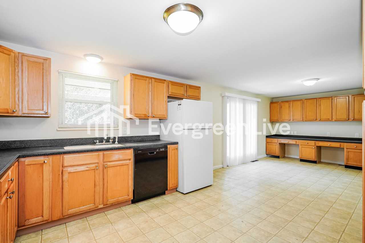 6868 Gilette Dr - Photo 6 of 15