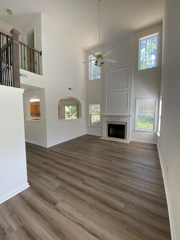 107 Cranwell Ct - Photo 3 of 13