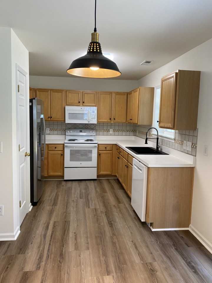 107 Cranwell Ct - Photo 5 of 13