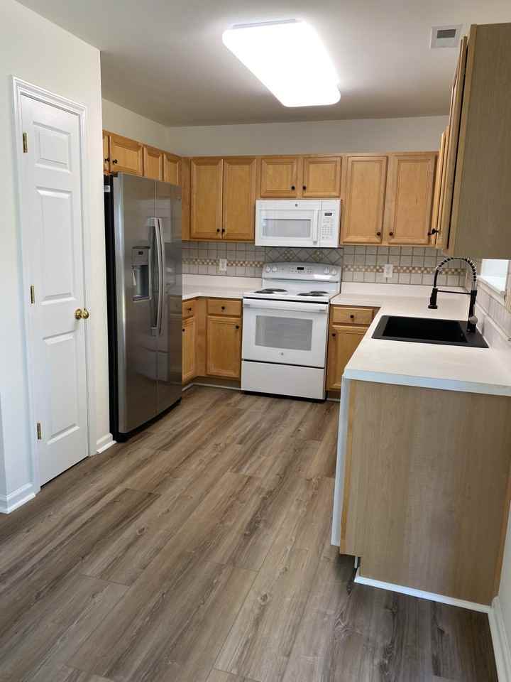 107 Cranwell Ct - Photo 6 of 13