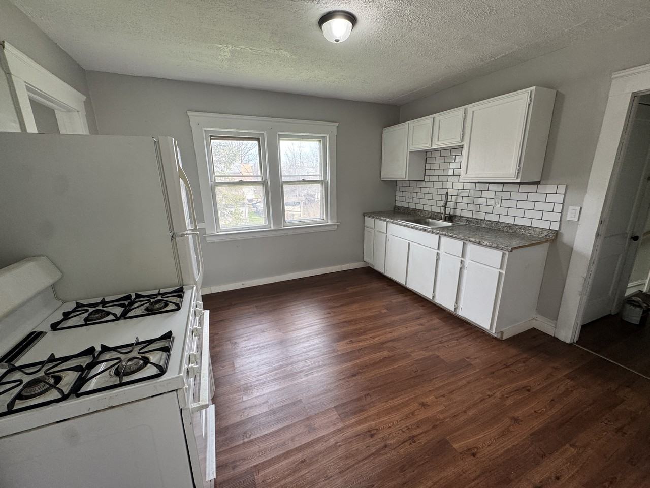 842 Wayside Rd #UP - Photo 2 of 7