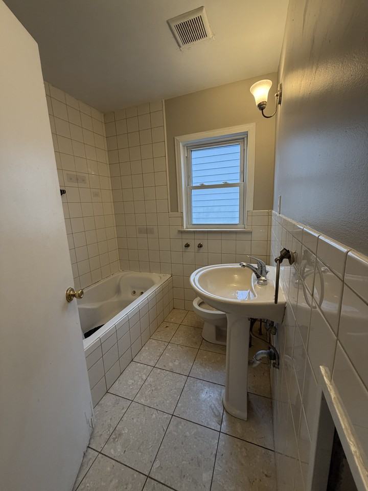 1260 Lavender Ave - Photo 3 of 11