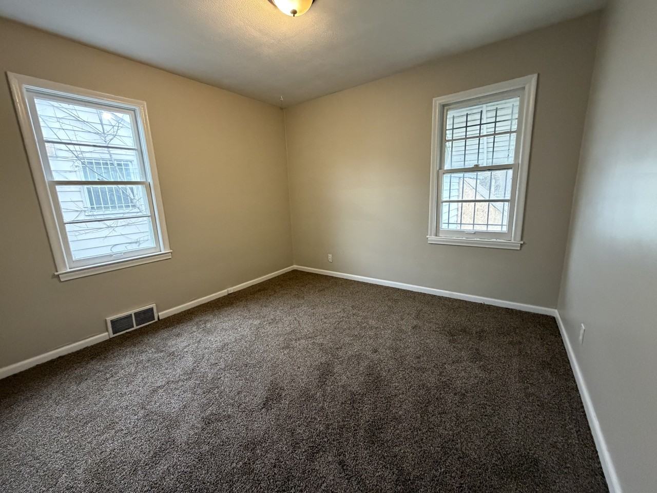 1260 Lavender Ave - Photo 6 of 11