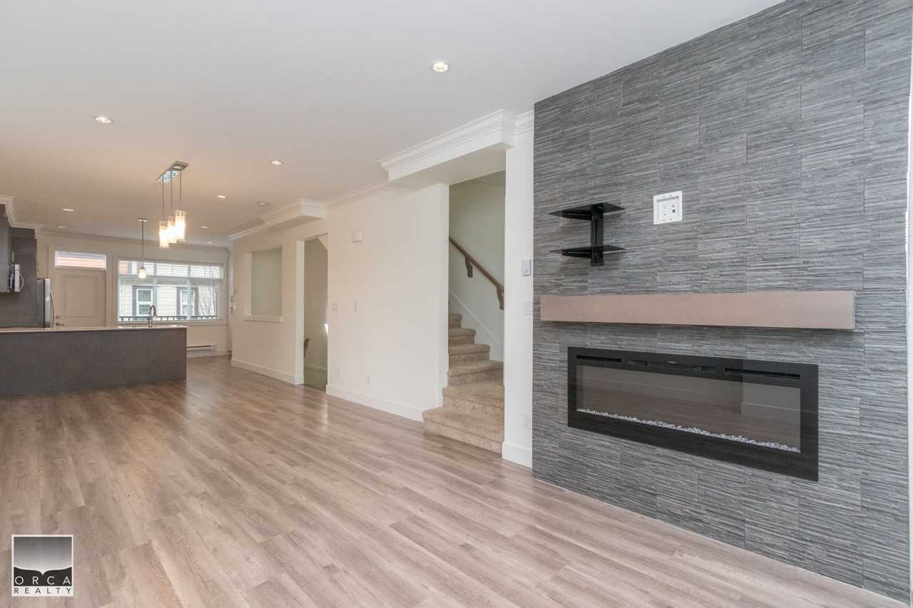 6055 138 Street #11 - Photo 6 of 31