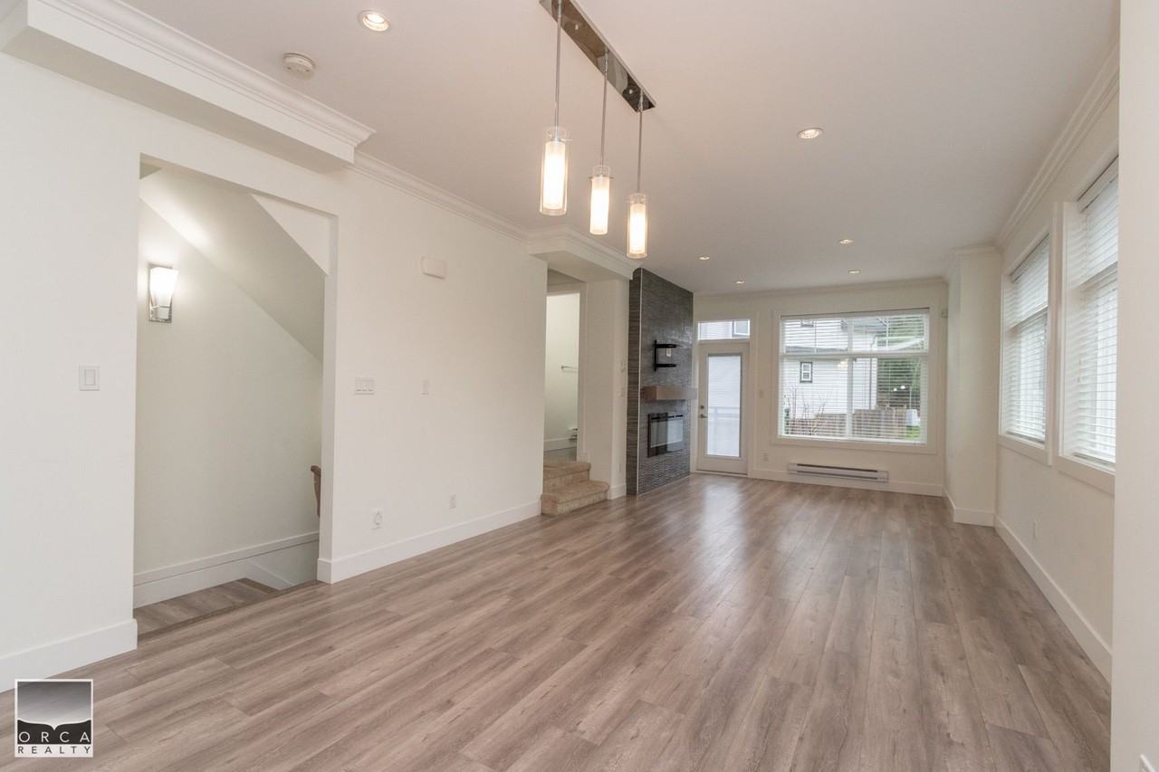 6055 138 Street #11 - Photo 7 of 31