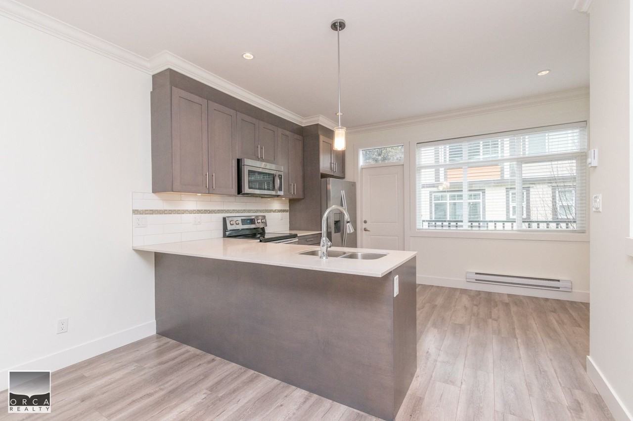 6055 138 Street #11 - Photo 3 of 31